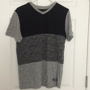 ⬇️33% Men’s color block t-shirt